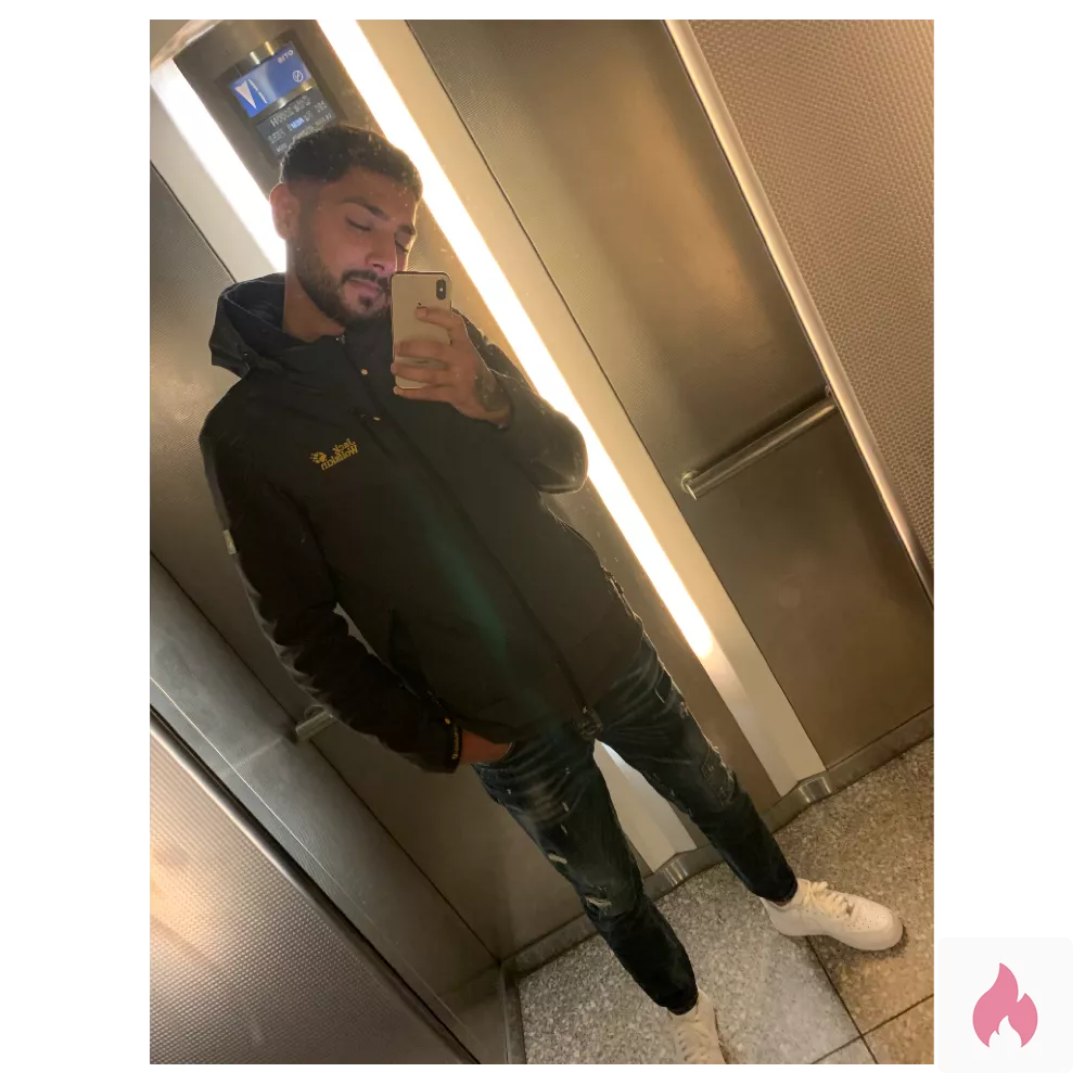 Genaro 25 aus Köln suche Sex Treffen  - Nordrhein-Westfalen / Köln - Kontaktanzeige