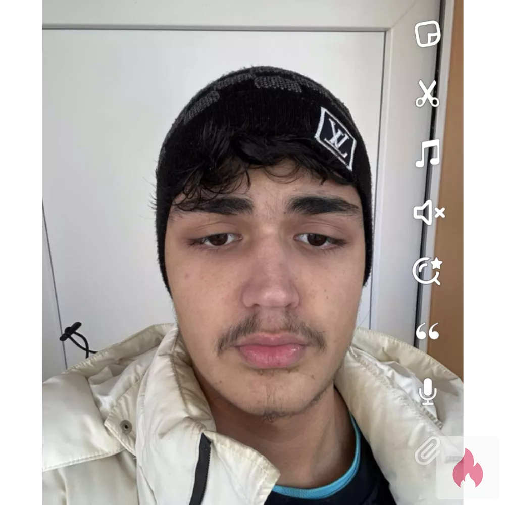 21 Jahre alt groß neutral gebaut  - Berlin / Friedrichshain-Kreuzberg - Kontaktanzeige