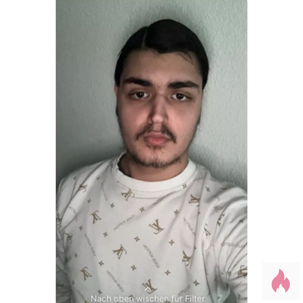 21 Jahre alt groß neutral gebaut  - Berlin / Friedrichshain-Kreuzberg - Kontaktanzeige