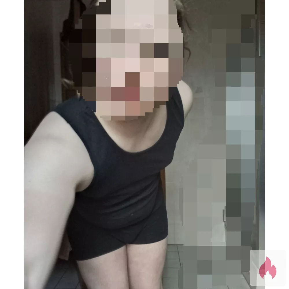 Sklave sucht Herrin für Ballbusting  - Nordrhein-Westfalen / Kreis Siegen-Wittgenstein - Kontaktanzeige