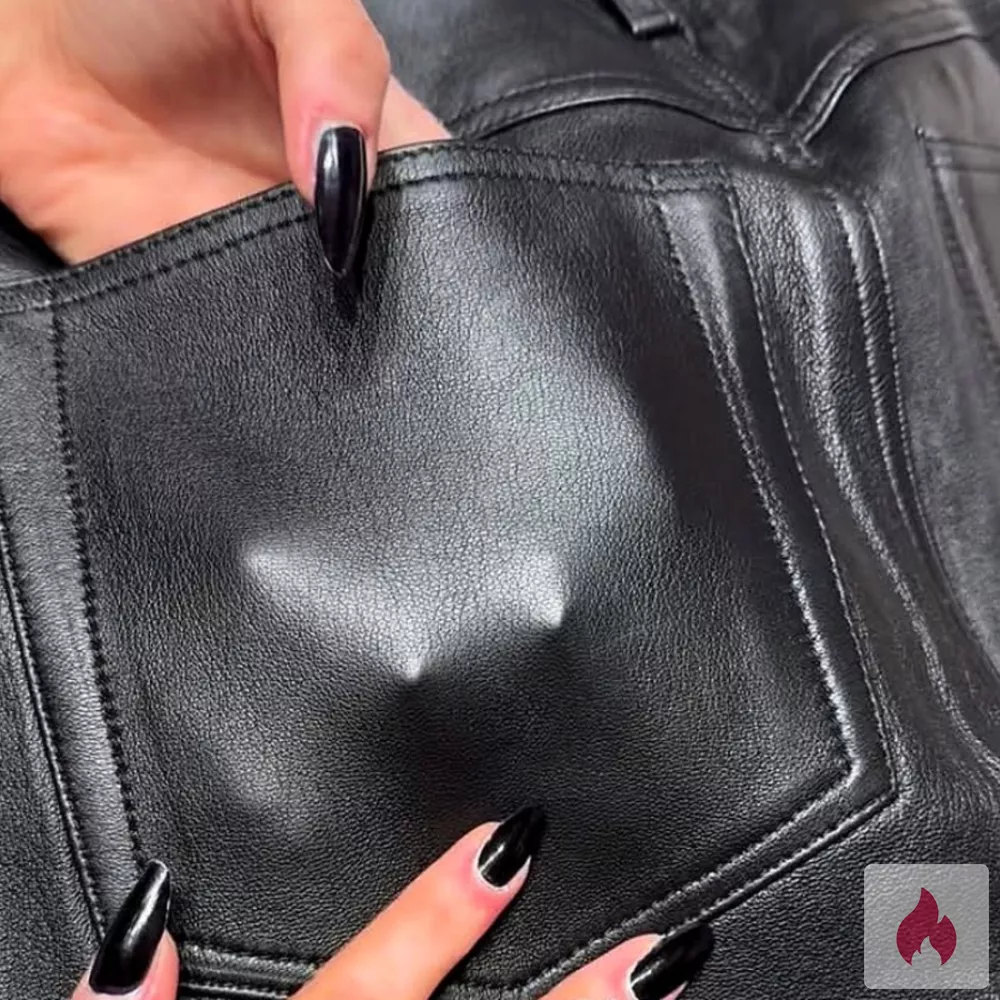 Magst Du einen Mann in Leder in der Öffentlichkeit? - Sachsen / Leipzig - Kontaktanzeige