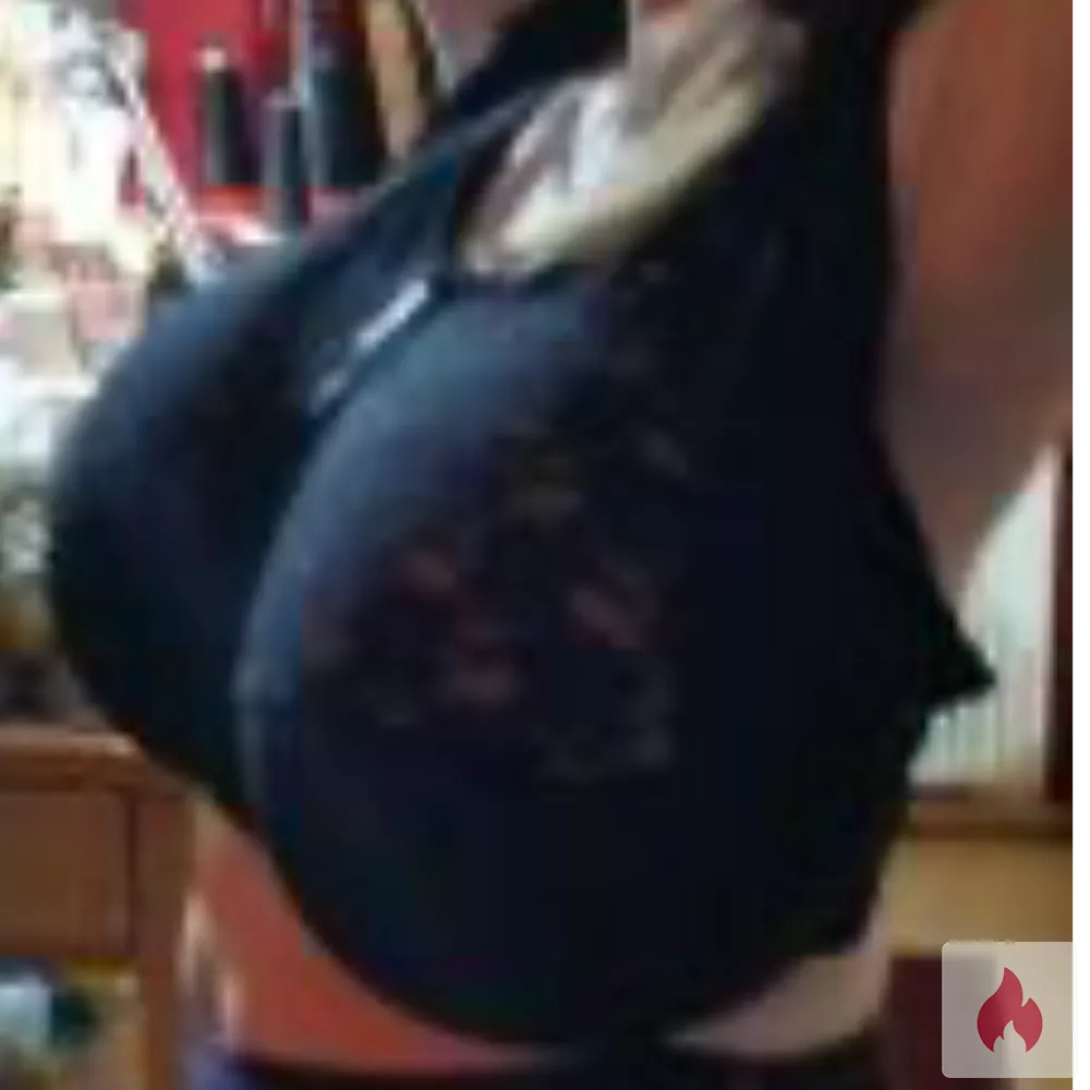 Ich untersuche nur richtig große Brüste! - Nordrhein-Westfalen / Düsseldorf - Kontaktanzeige