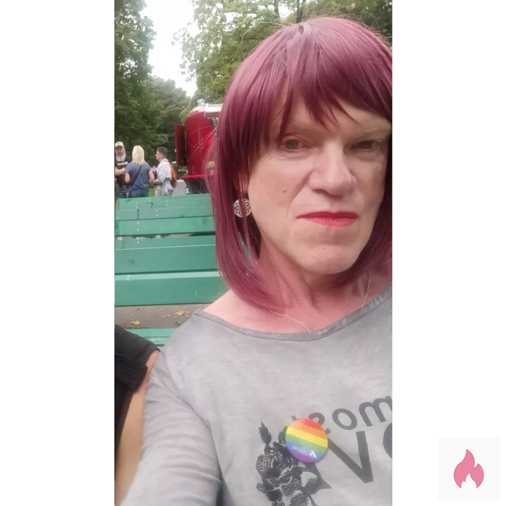 Ich zeige mich als Crossdresser in der Öffentlichkeit.  - Nordrhein-Westfalen / Engelsburg - Kontaktanzeige