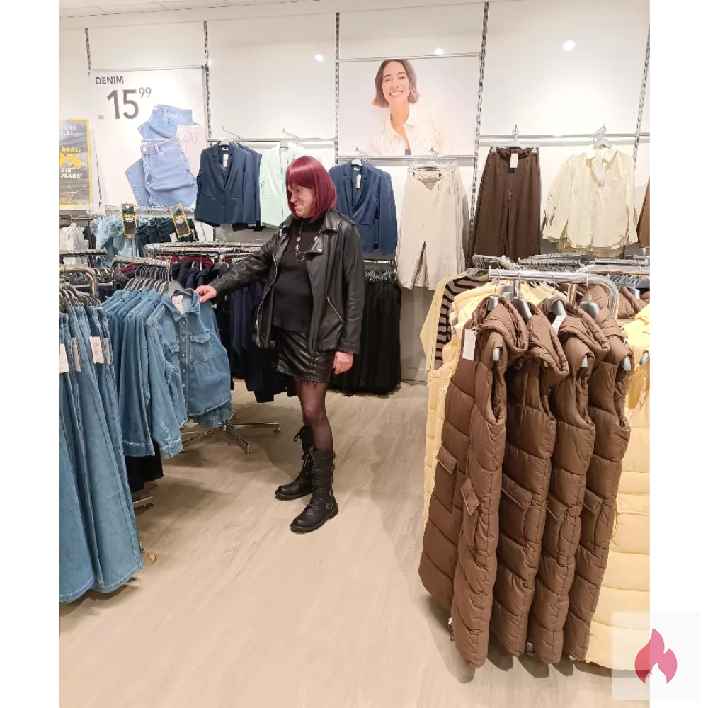 Ich zeige mich als Crossdresser in der Öffentlichkeit.  - Nordrhein-Westfalen / Engelsburg - Kontaktanzeige