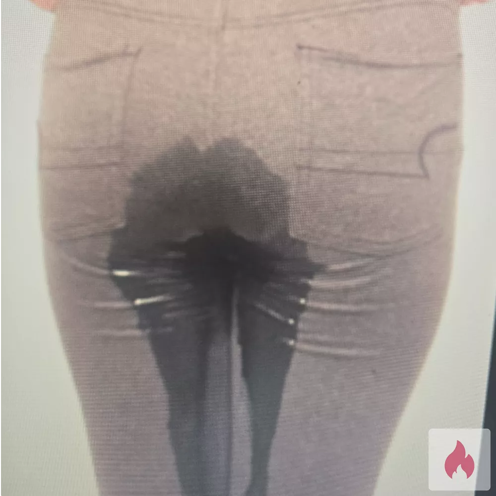 Vollgepisster Slip mit Einnässvideo, 33-jährige Stute - Berlin / Pankow - Kontaktanzeige