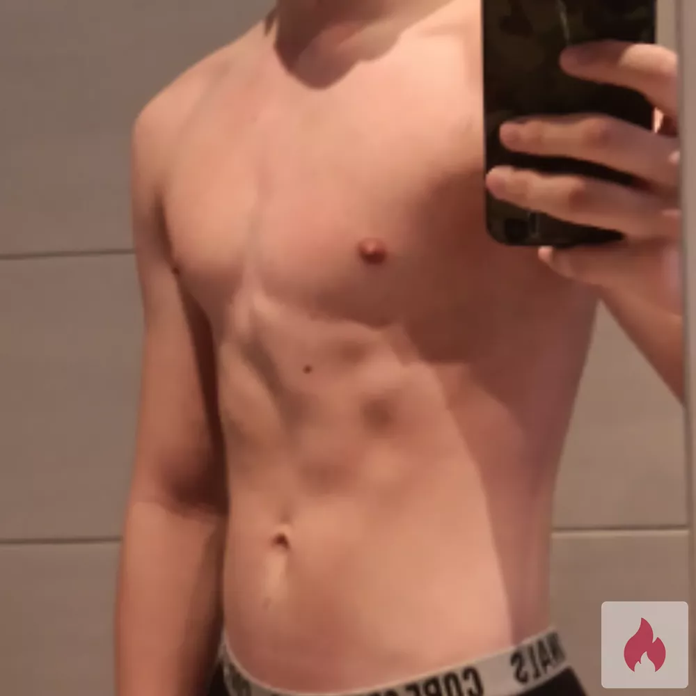 Tim, 18,  Männlich sucht Frau  - Niedersachsen / Region Hannover - Kontaktanzeige