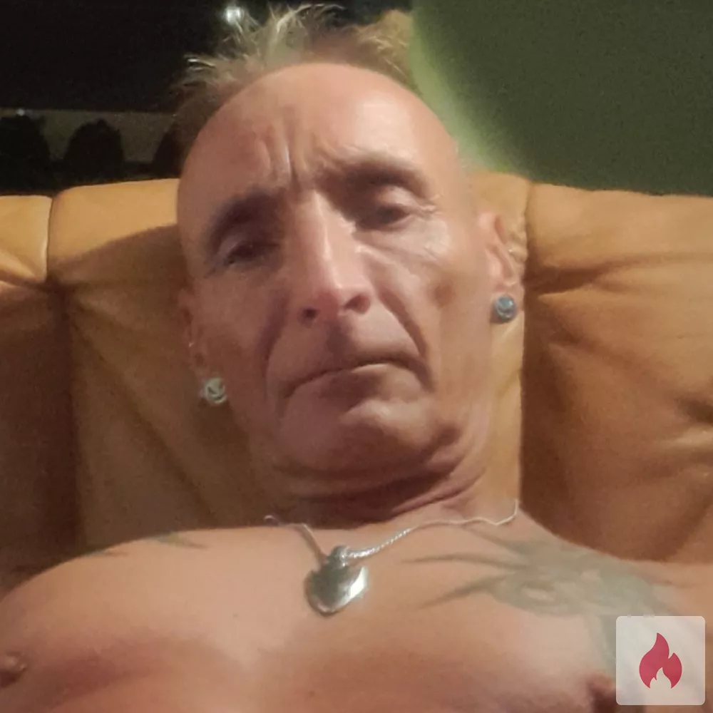 Suche eine Frau für Spaß zu zweit  - Rheinland-Pfalz / Landkreis Neuwied - Kontaktanzeige