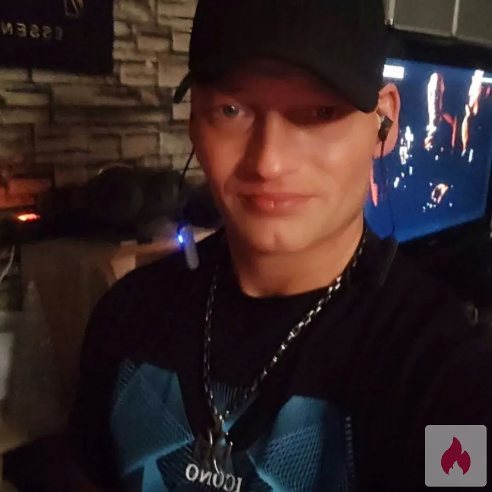 Suche die richtige Spielgefährtin für regelmäßigen Sex  - Nordrhein-Westfalen / Duisburg - Kontaktanzeige