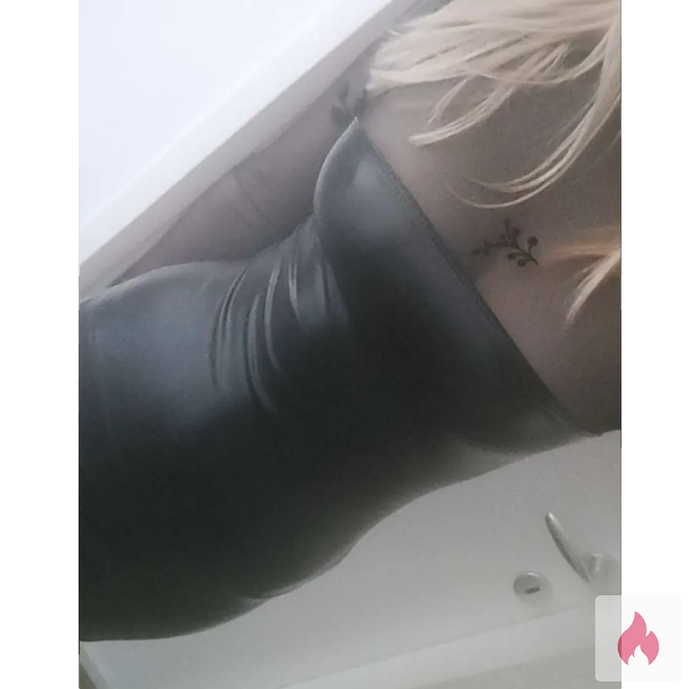 Leder und Fußfetisch Escort - Bayern / München - Kontaktanzeige