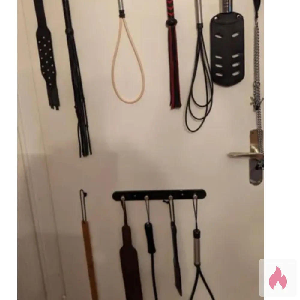 Devoter Sklave sucht sadistische Peitschenherrin !! - Hessen / Frankfurt am Main - Kontaktanzeige