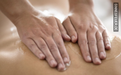 Devoter Senior (m60j) bietet Massage