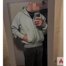 M19 sucht eine Frau oder Paar 