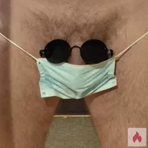 Ich suche eine enge, behaarte, feuchte Muschi.