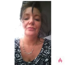 Sie sucht dominante und sehr strenge Frau 