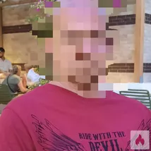 Adaktiver Mann bietet Sperma für Sie