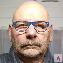 Zwei Süsse kleine Titten zum Spielen gesucht