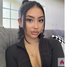 Verfügbar für erotische Treffen, erotische Massagen 