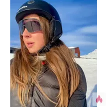 Ich bin eine fröhliche und neugierige Frau