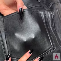 Magst Du einen Mann in Leder in der Öffentlichkeit?