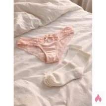 Heiße getragene Unterwäsche abzugeben