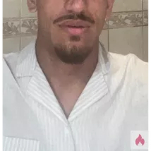 Ich bin ein 23 jähriger Mann  suche diskretes Treffen 