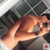 Ich bin 19 jahre 1,78m groß und stehe auf frauen